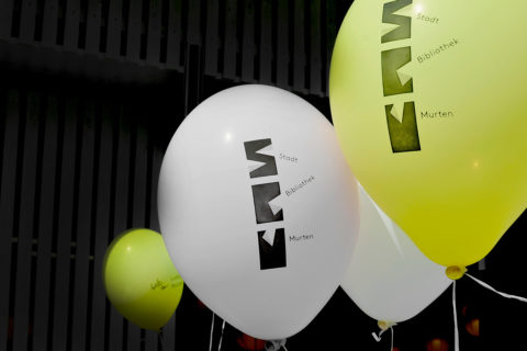 Luftballons zur Bewerbung der Stadtbibliothek