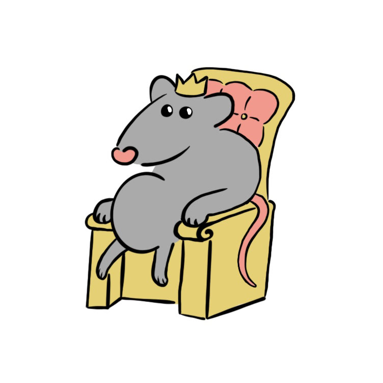 Ratte mit aufgesetzter Krone sitzend auf einem Sofa