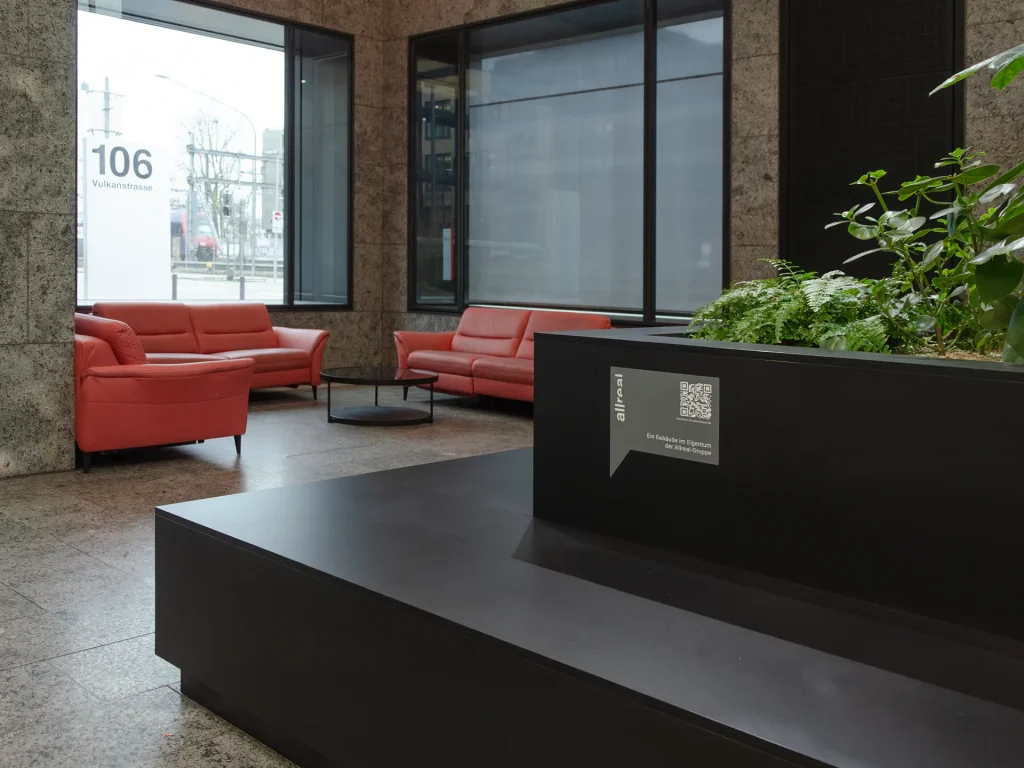 Folie in Sprechblasen-Form im Foyer der Vulkanstrasse 106