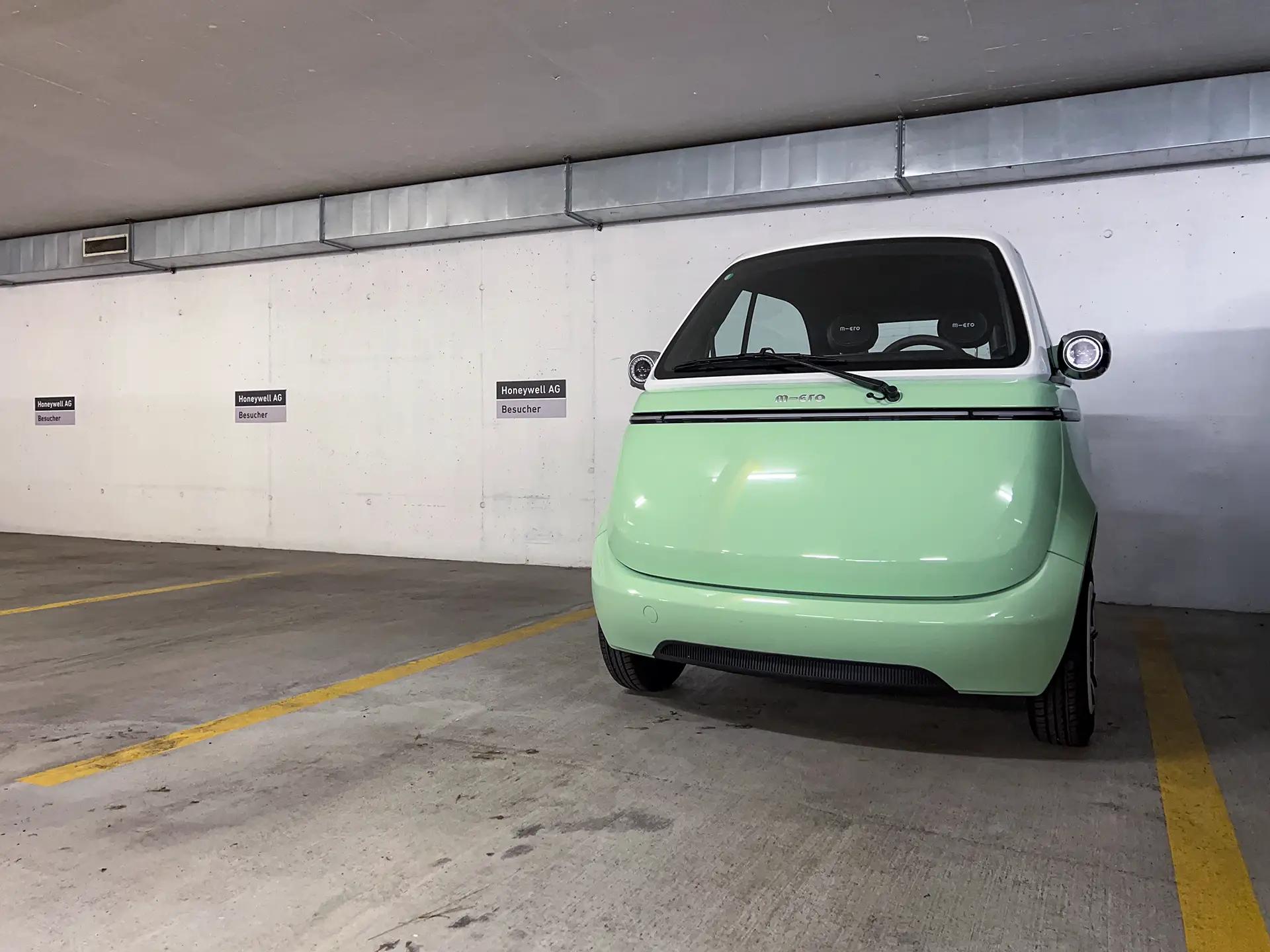 Parkgeschoss mit Microlino