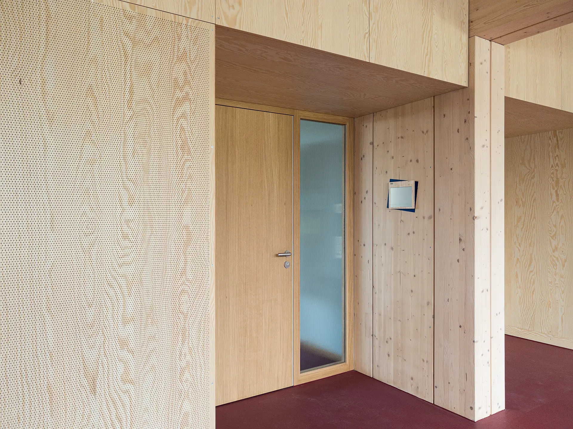 Eingang Klassenzimmer, mit Stundenplan