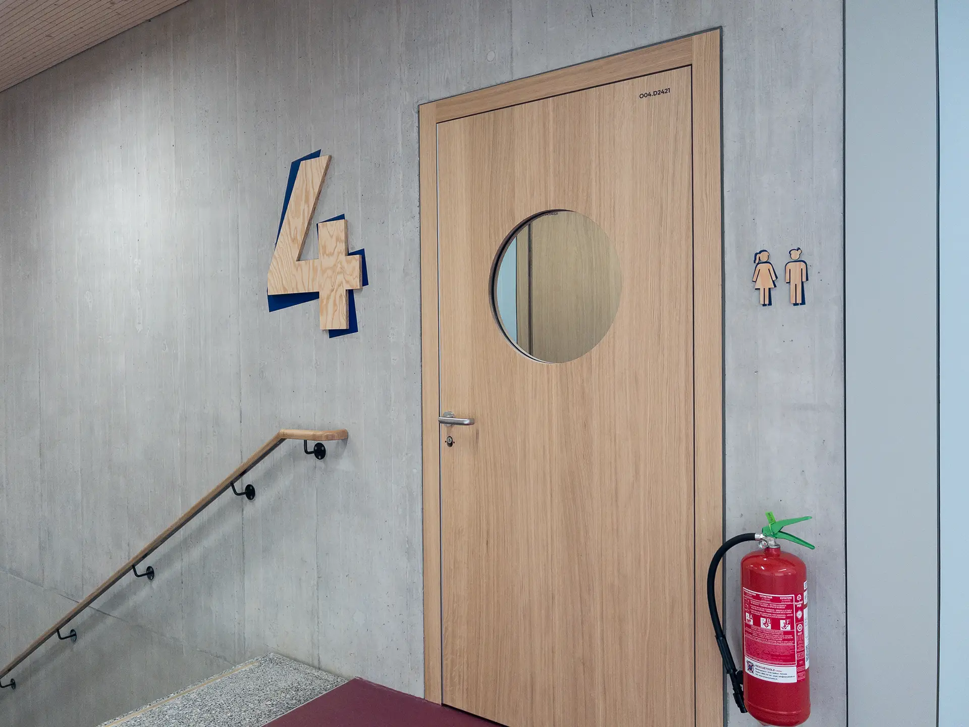 Eingang WC mit Geschossziffer