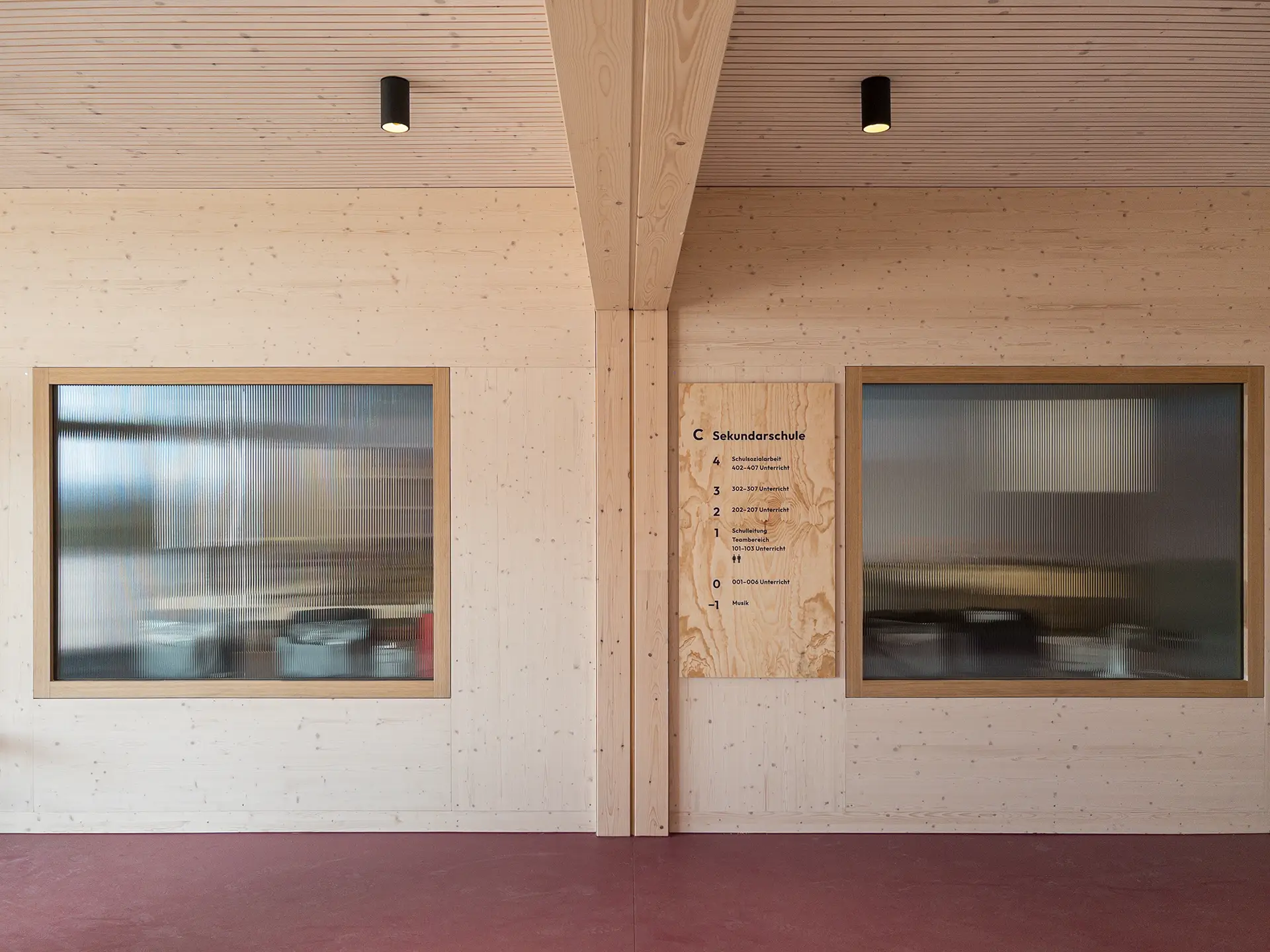 Foyer mit Gebäudeübersicht