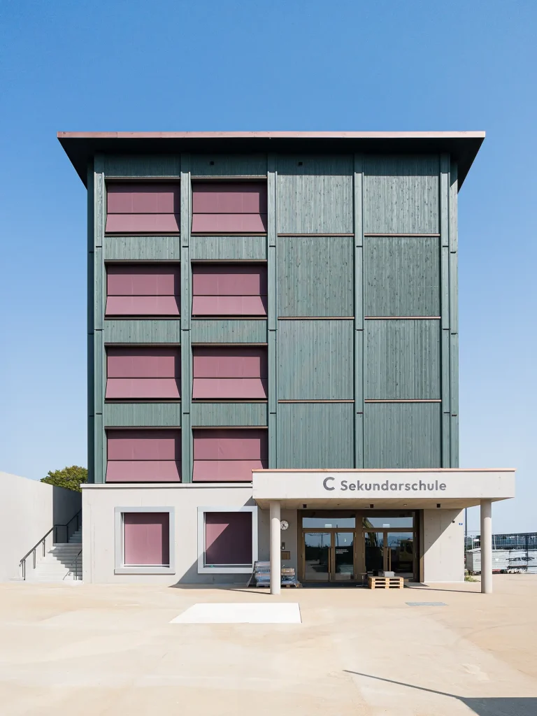 Gebäude aussen, Eingang Sekundarschule