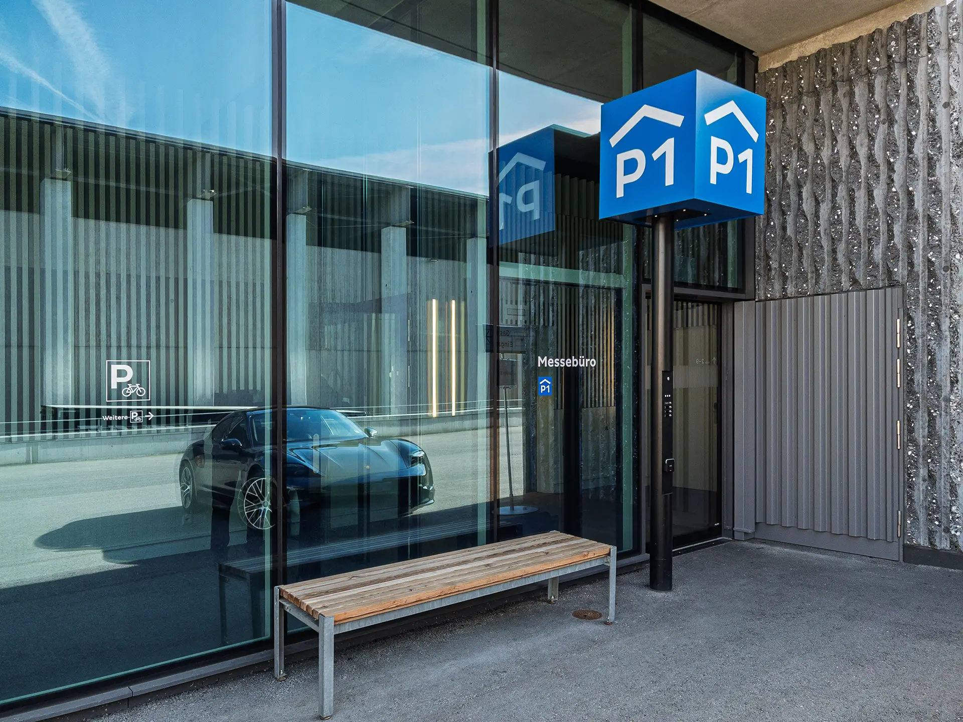 Aussenzugang zu Parking P1