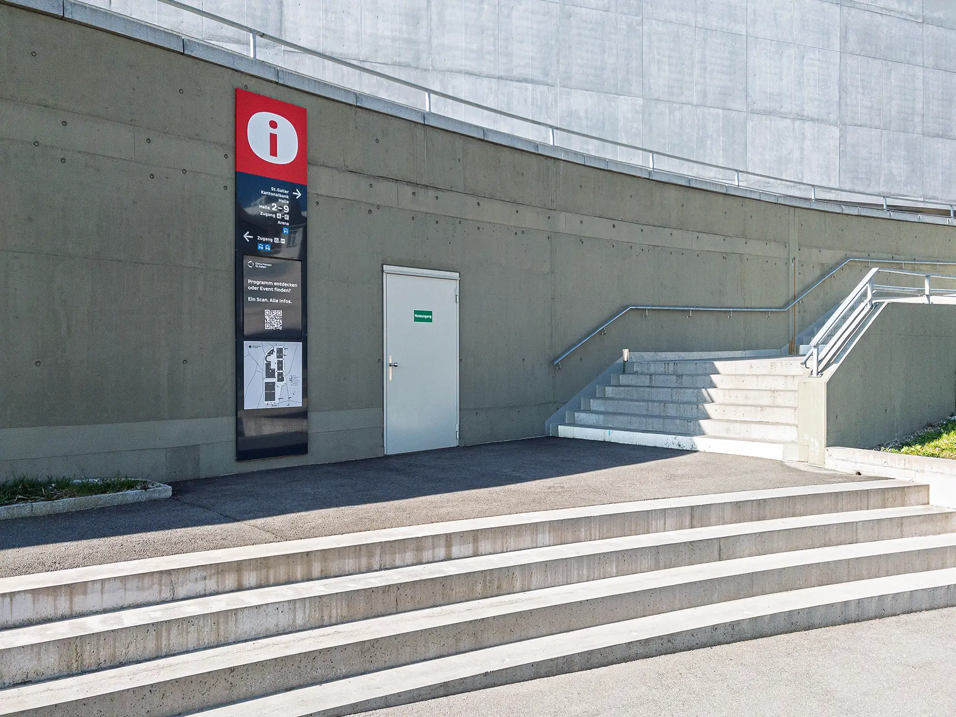 Treppe im Aussenraum der Halle 1