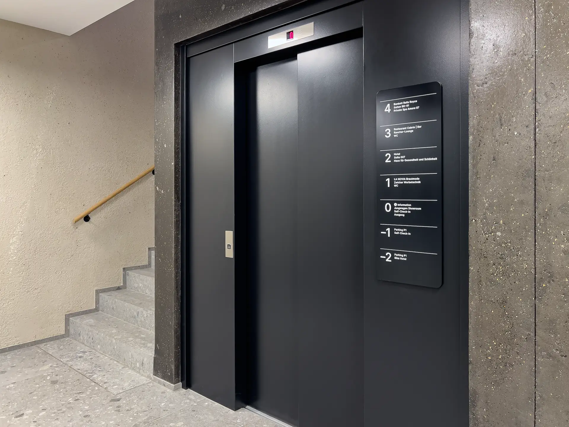 Gebäudeübersicht am Lift